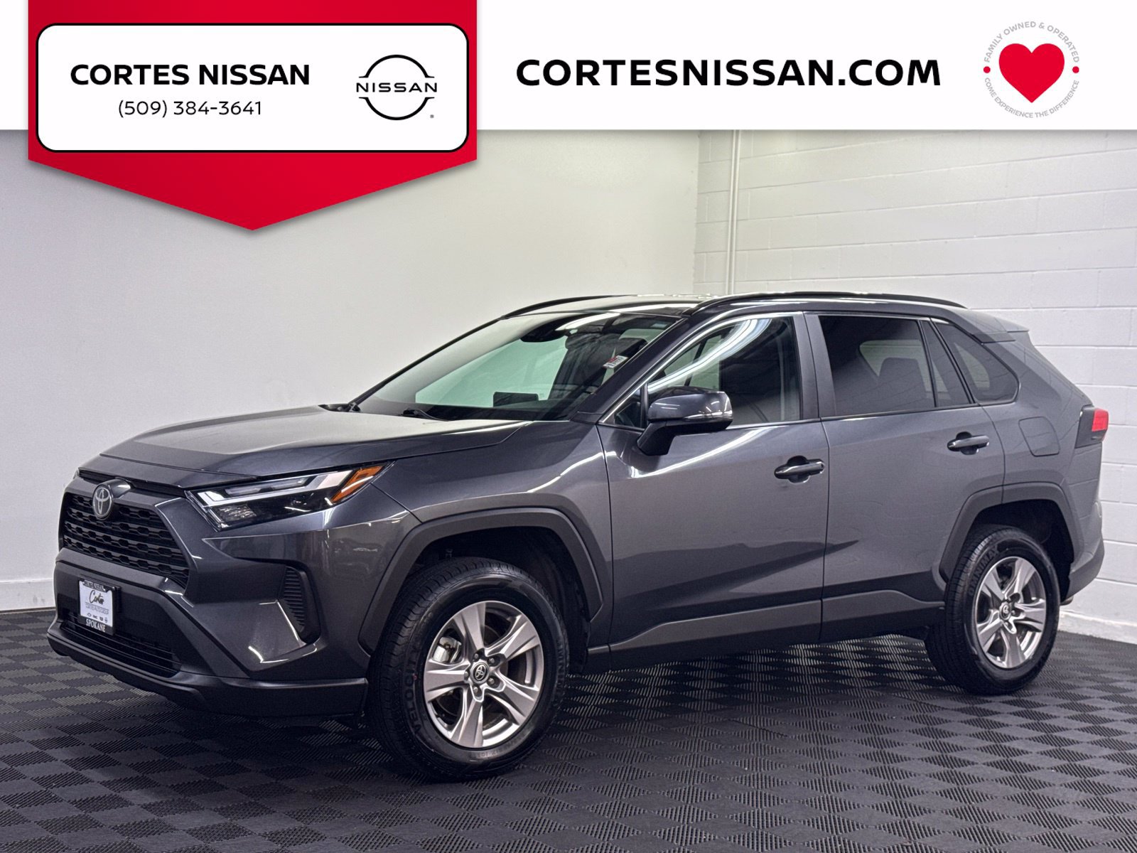 Used 2025 Toyota RAV4 XLE AWD/4WD image 1
