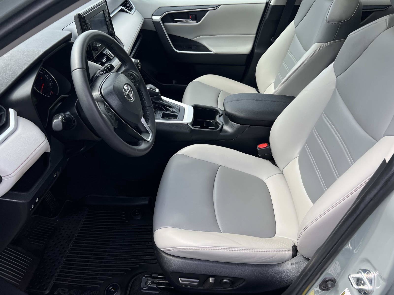 Used 2022 Toyota RAV4 XLE Premium FWD image 9