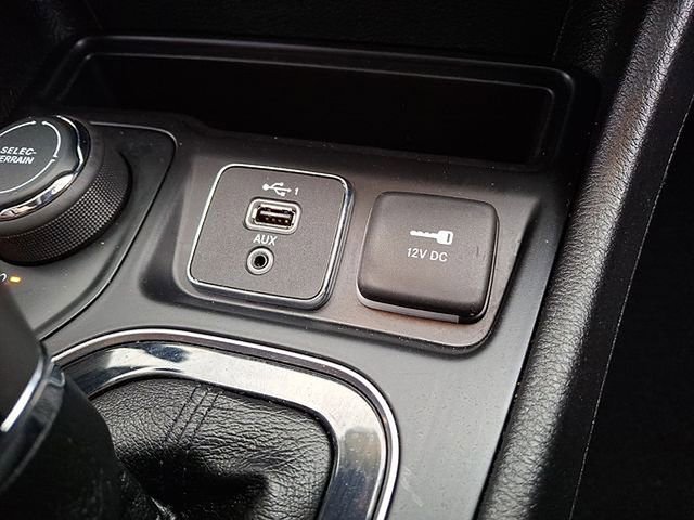 Used 2020 Jeep Cherokee Limited image 26