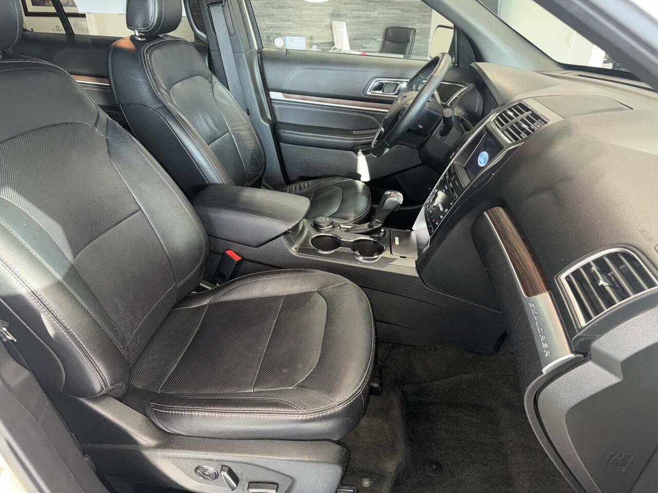 Used 2018 Ford Explorer Limited w/ Equipment Group 301A image 24