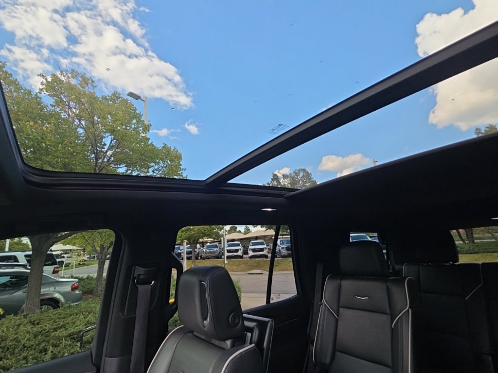 Used 2021 Cadillac Escalade Premium Luxury AWD/4WD image 23