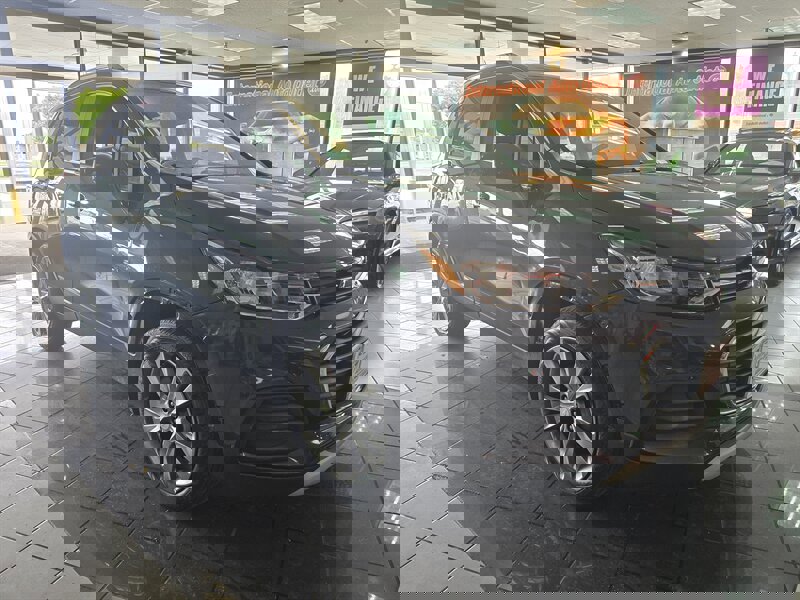 Used 2019 Chevrolet Trax LT w/ Driver Confidence Package image 3