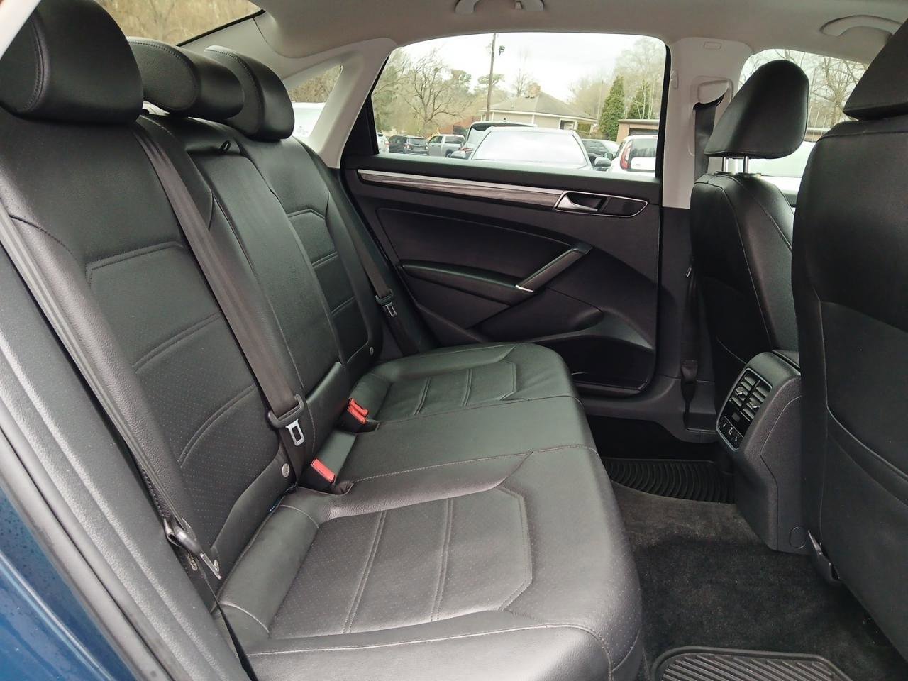 Used 2018 Volkswagen Passat 2.0T SE image 13