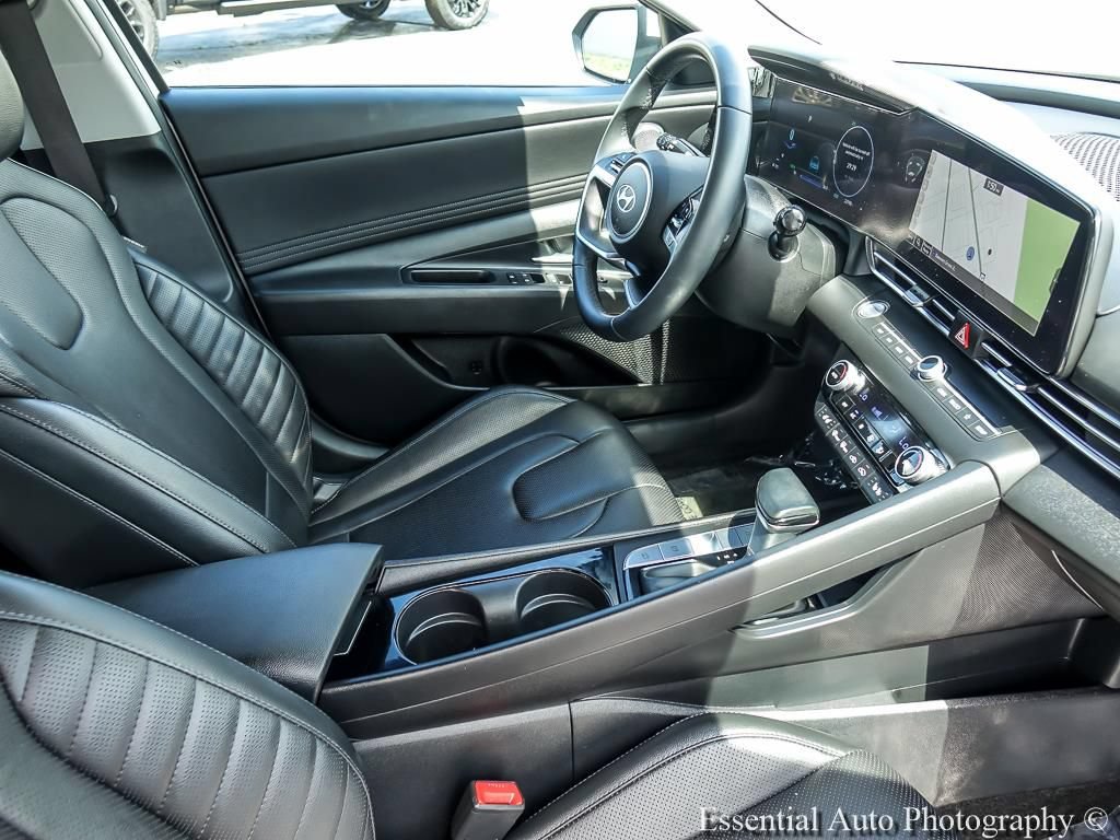 Used 2025 Hyundai Elantra Limited FWD image 28