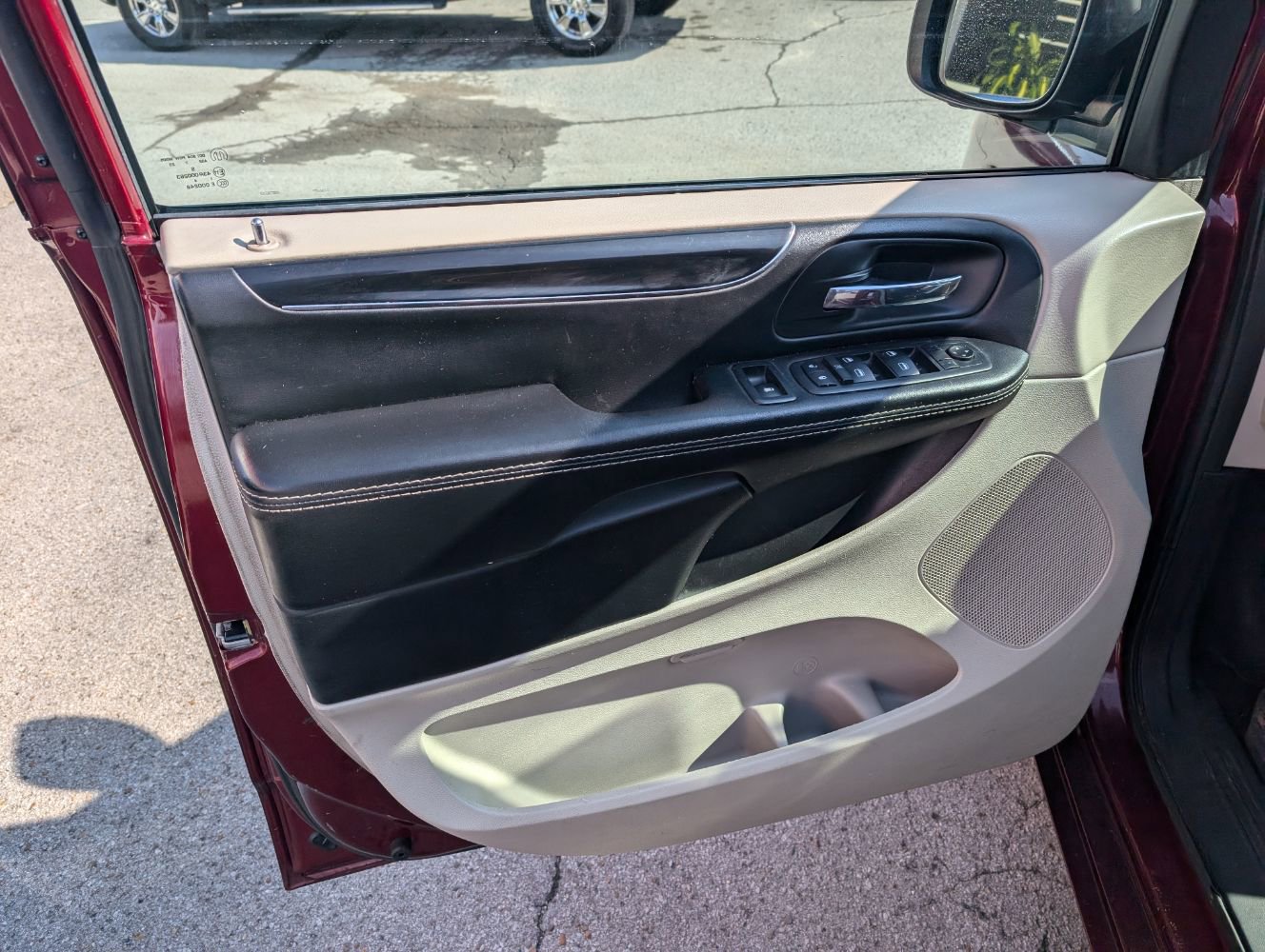 Used 2017 Dodge Grand Caravan SXT FWD image 11