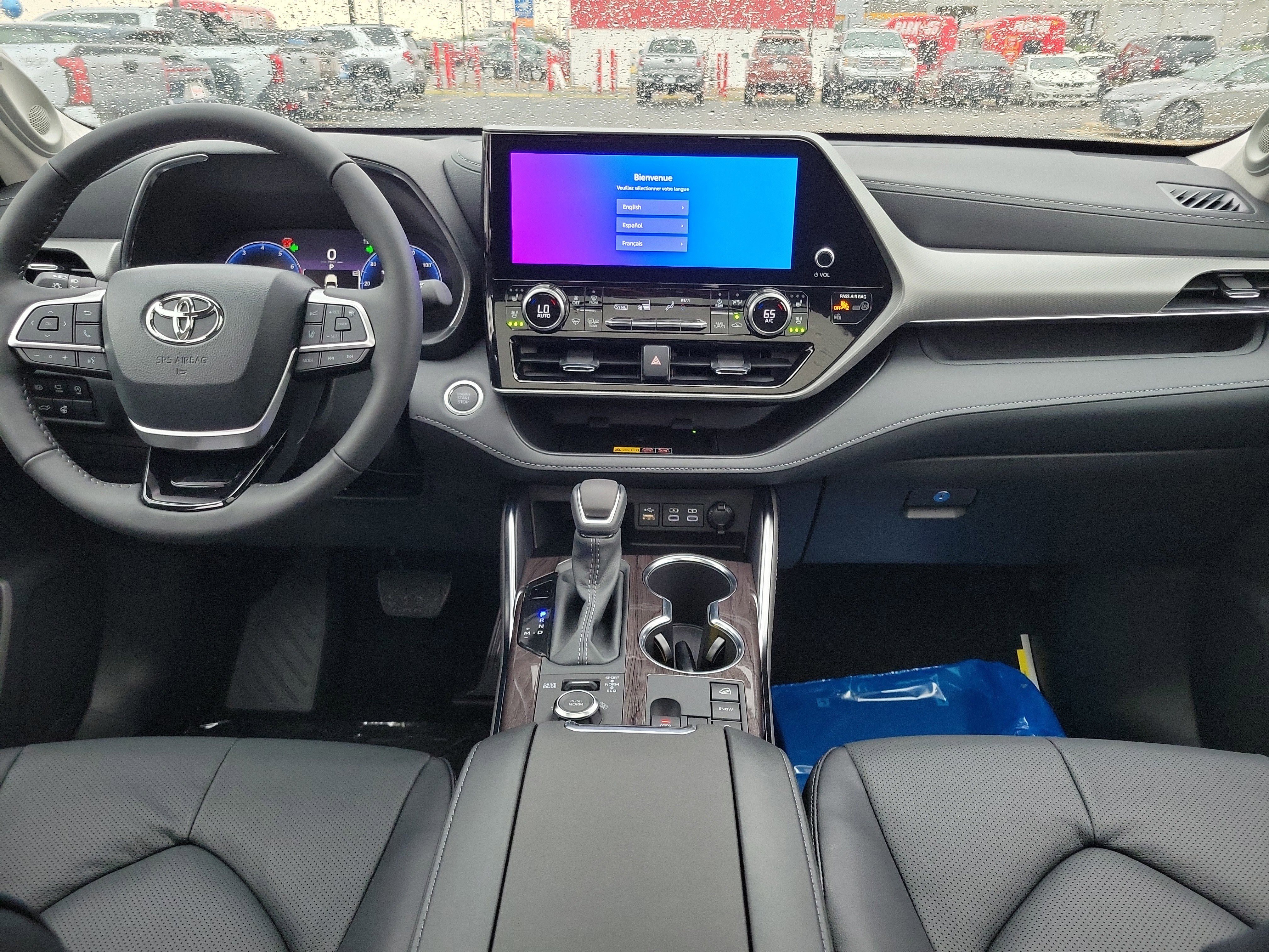 New 2025 Toyota Highlander Platinum image 9