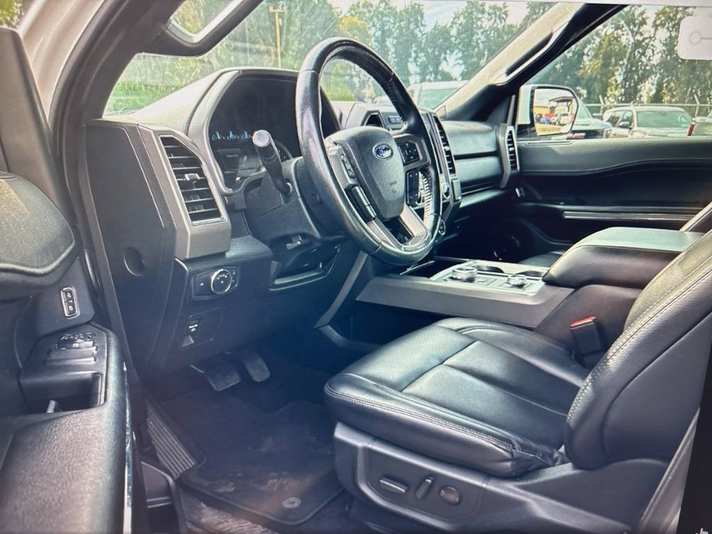 Used 2021 Ford Expedition Max XLT image 3