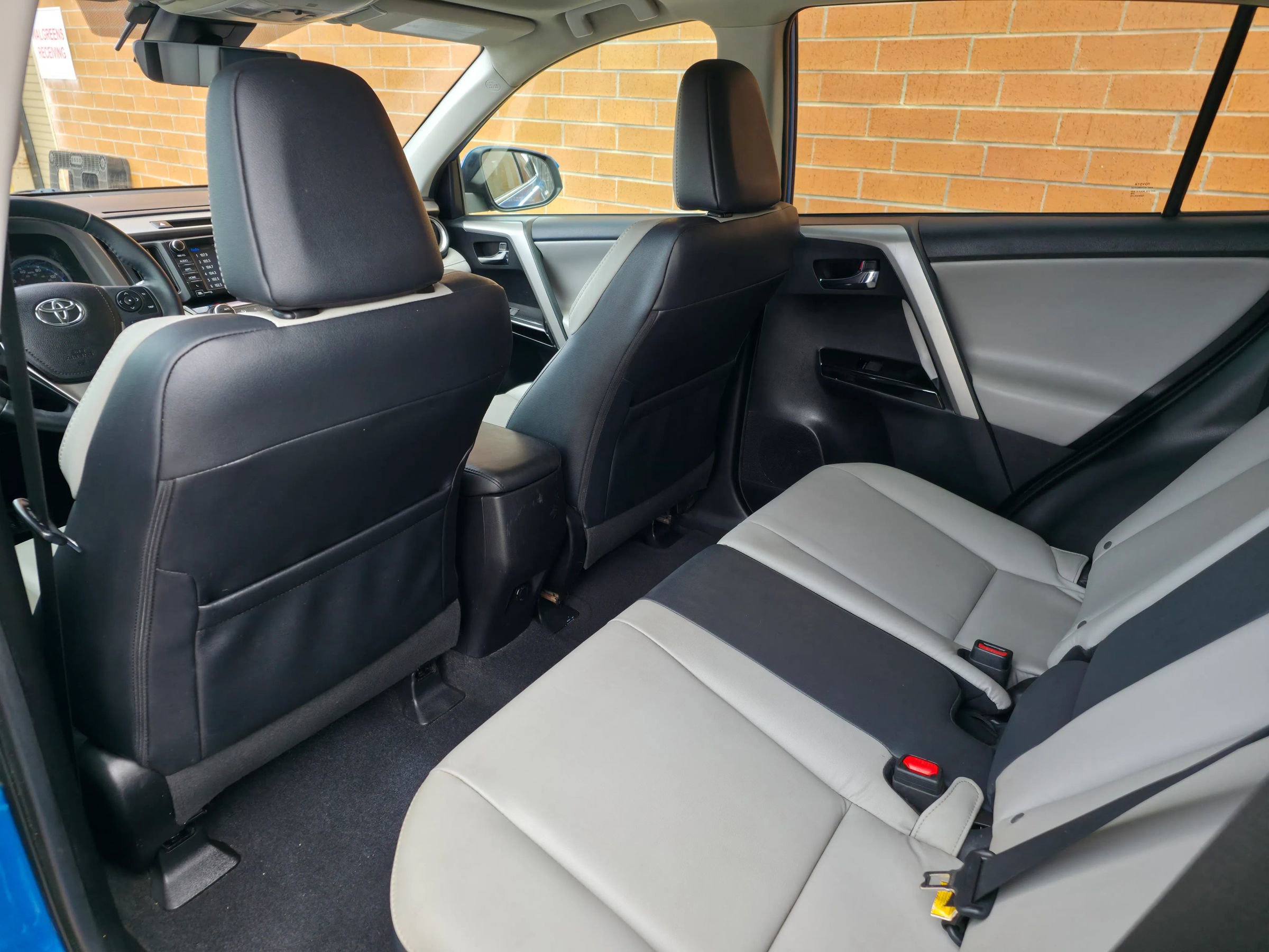 Used 2017 Toyota RAV4 Limited image 27