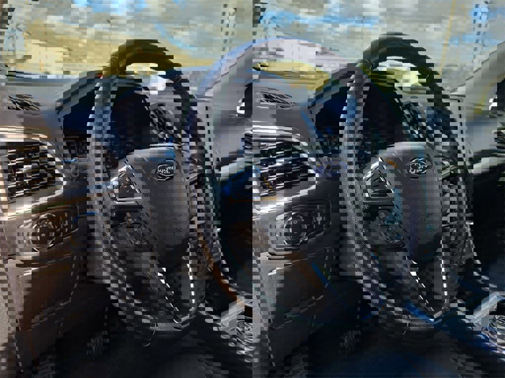 Used 2023 Ford Edge SEL image 15