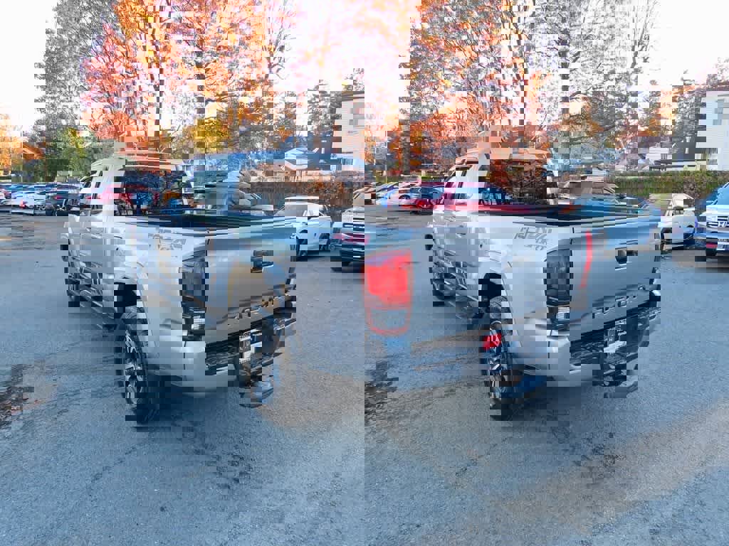 Used 2019 Toyota Tacoma TRD Sport image 4