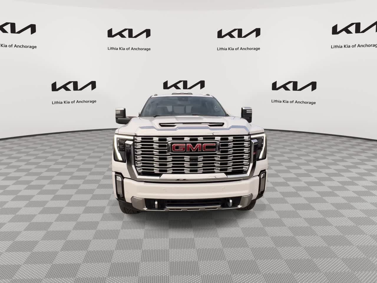 Used 2024 GMC Sierra 3500 Denali AWD/4WD image 3