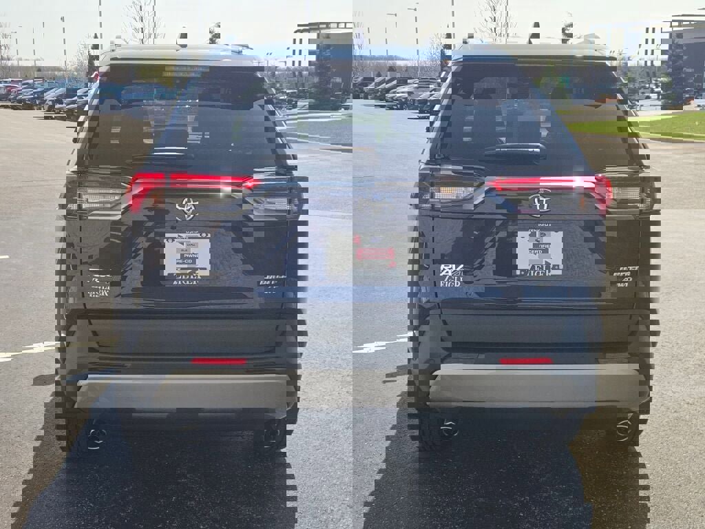 Used 2025 Toyota RAV4 Limited w/ Advanced Technology Package image 13