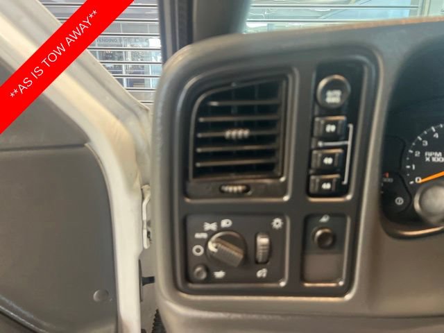 Used 2005 Chevrolet Silverado 1500 LS w/ Skid Plate Package AWD/4WD image 11