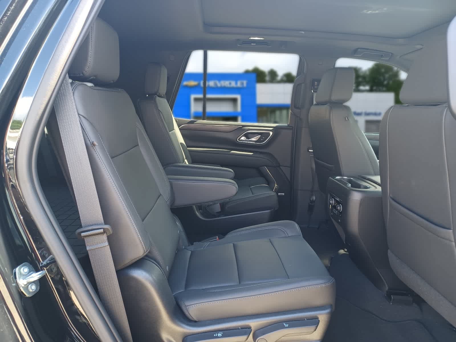 Used 2023 Chevrolet Tahoe Z71 w/ Z71 Off-Road Package AWD/4WD image 28
