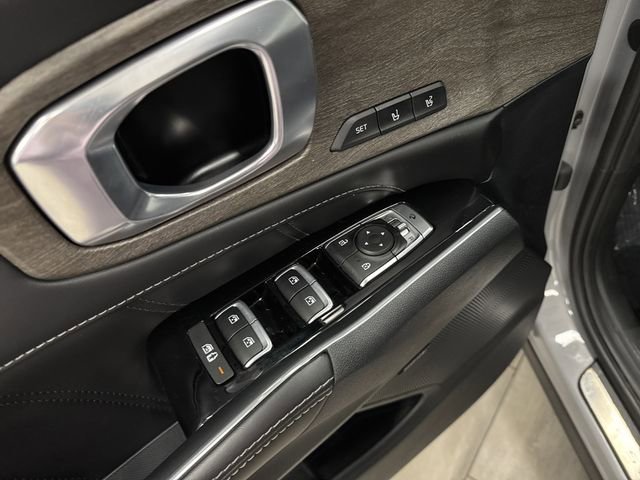 Used 2023 Kia Sorento SX Prestige image 30