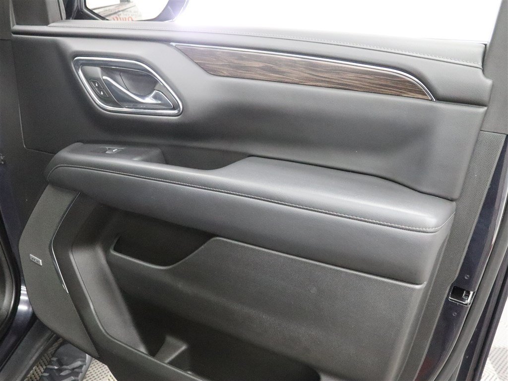 Used 2023 Chevrolet Tahoe Z71 w/ Luxury Package AWD/4WD image 35