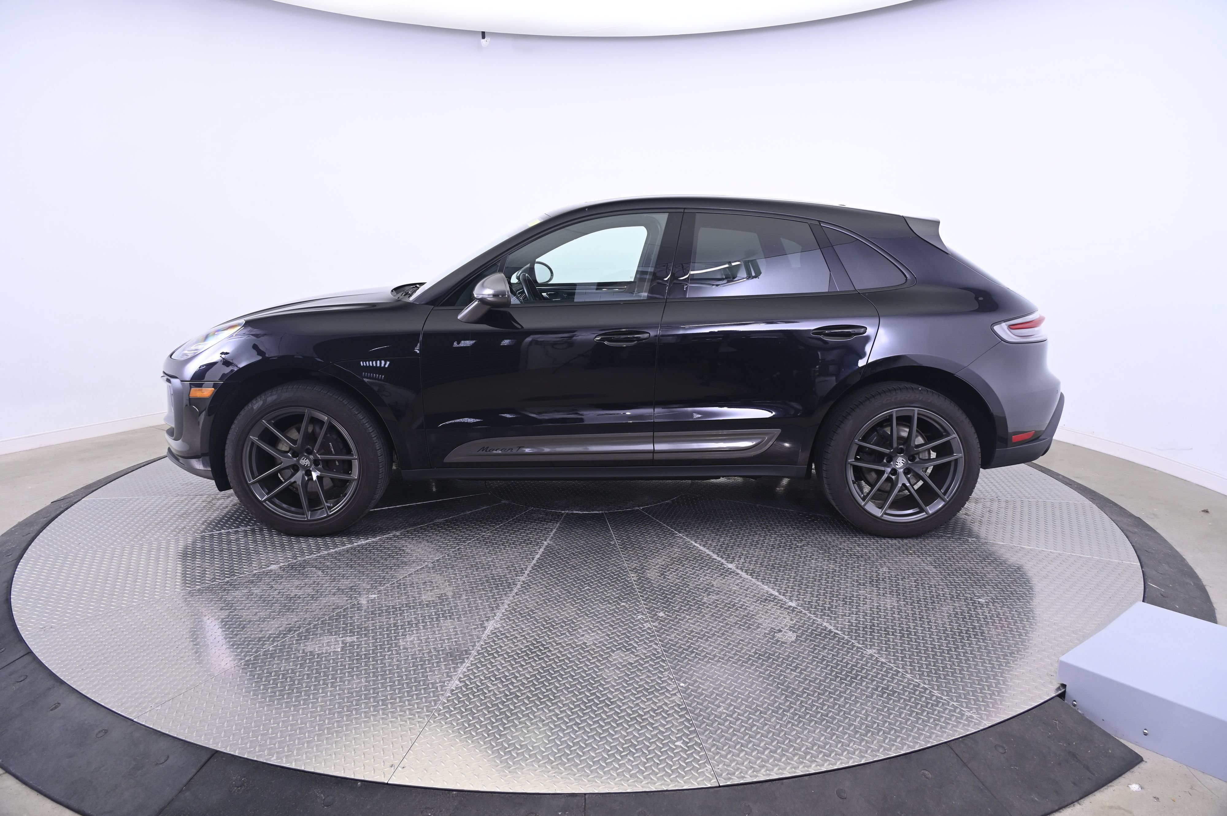 Certified 2023 Porsche Macan Turbo AWD/4WD image 2