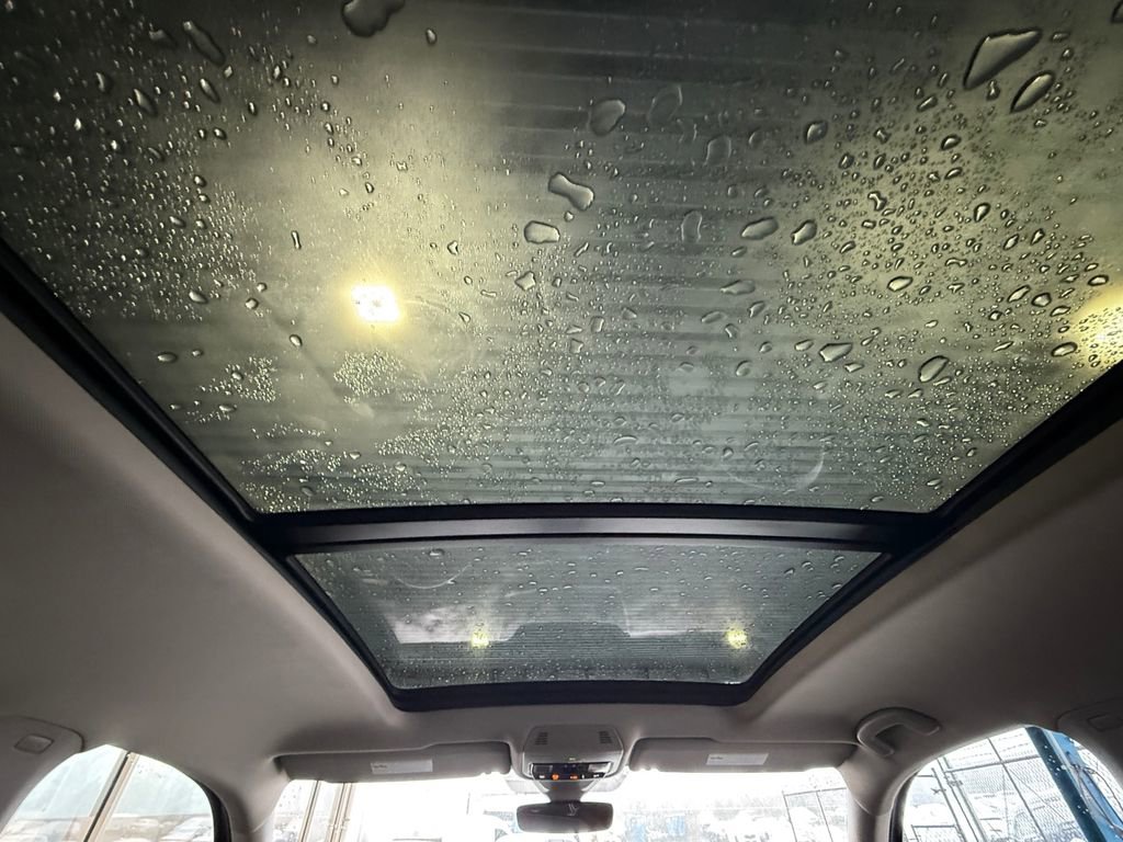 Used 2025 Volkswagen Atlas SE w/ Panoramic Sunroof Package image 21