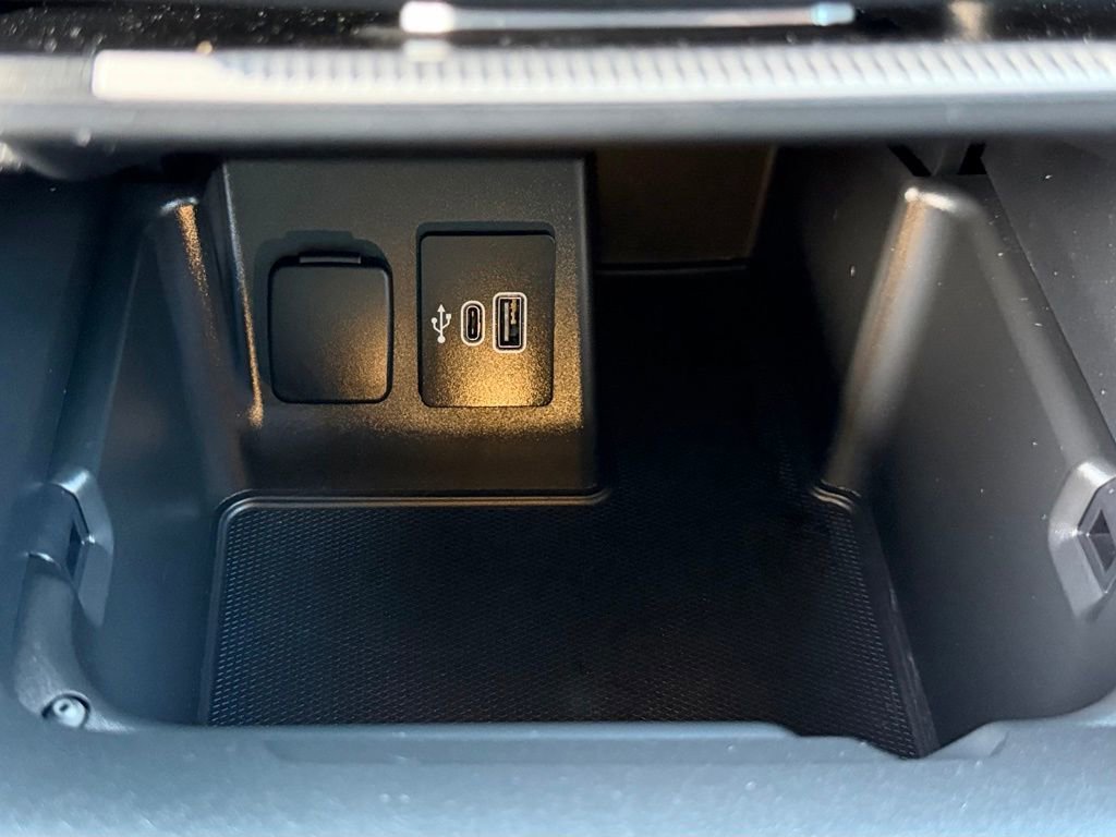 Used 2025 Ford Explorer ST-Line w/ Premium Package image 27