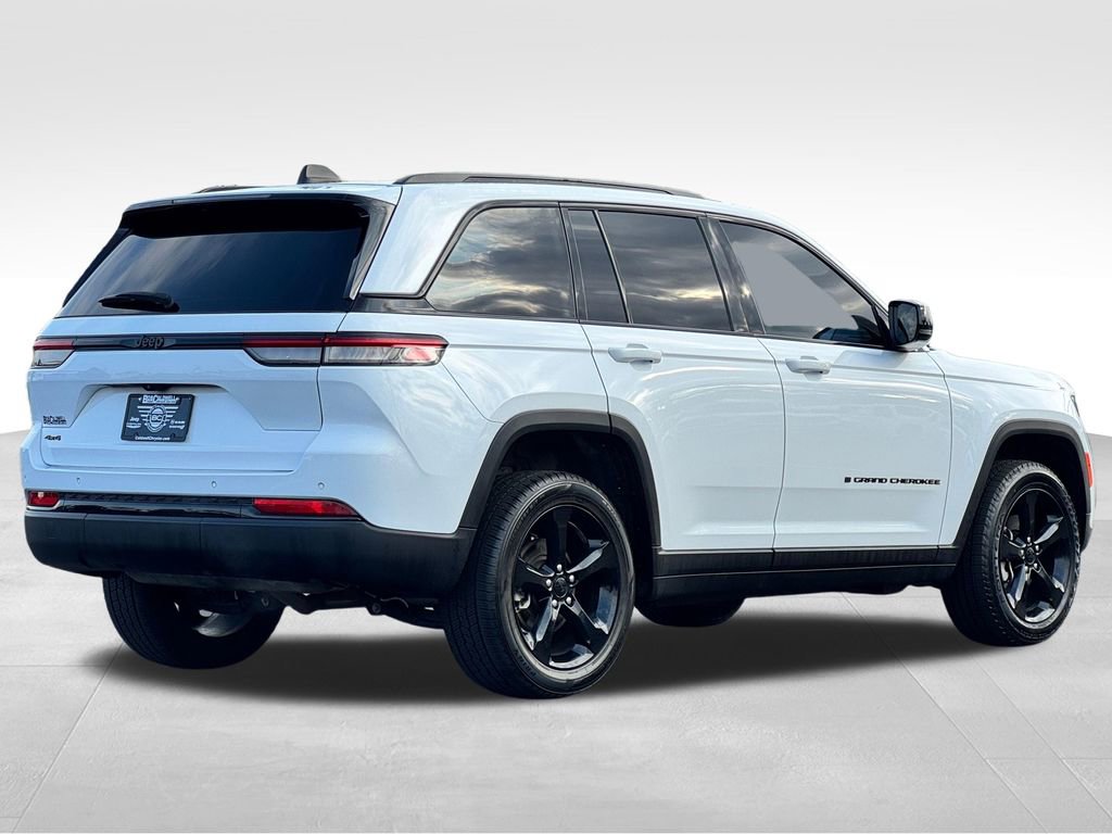 Used 2023 Jeep Grand Cherokee Altitude AWD/4WD image 7