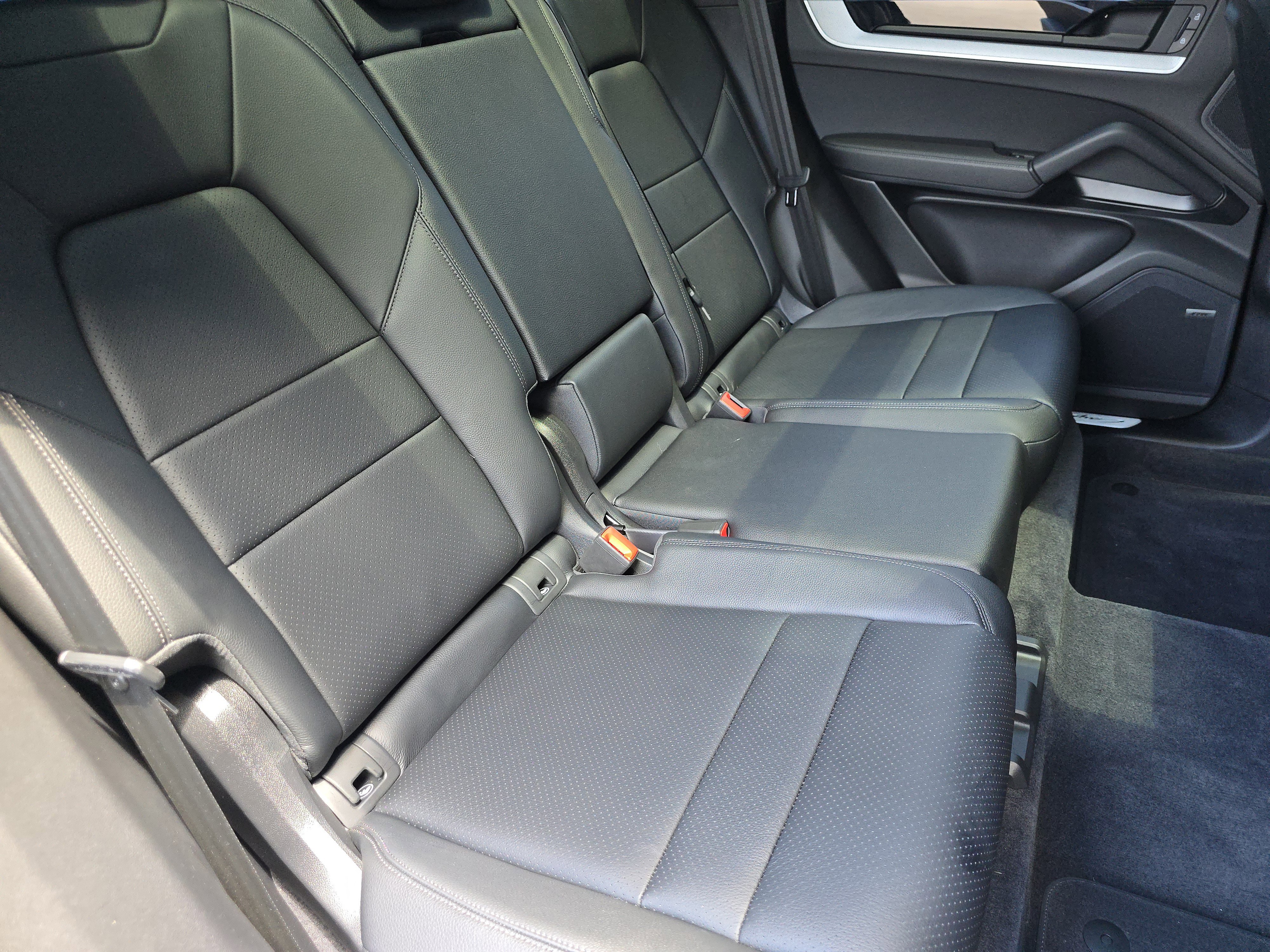 Certified 2025 Porsche Cayenne image 23