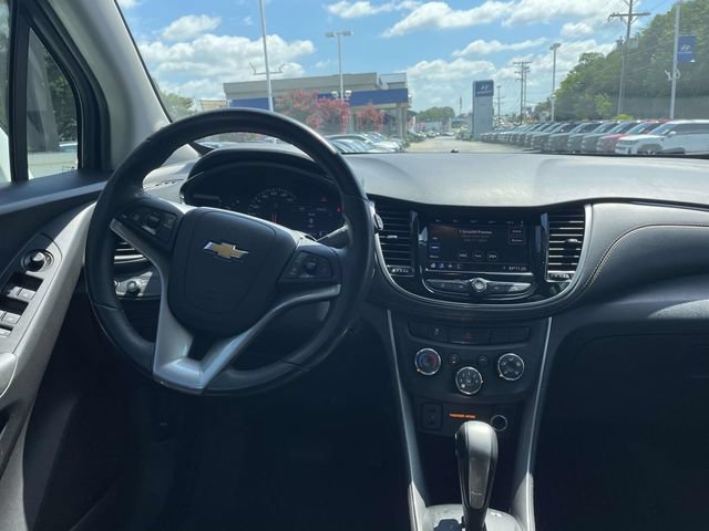 Used 2020 Chevrolet Trax LT w/ LT Convenience Package FWD image 14