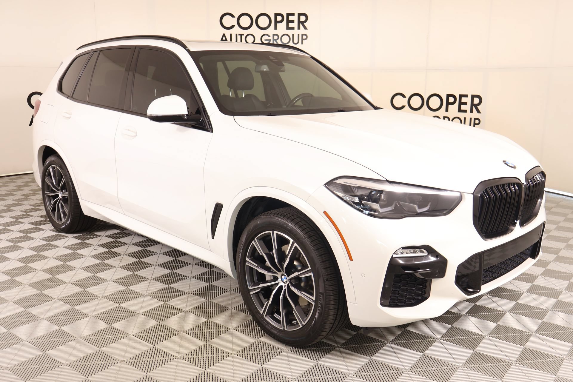Used 2019 BMW X5 xDrive40i w/ M Sport Package AWD/4WD image 1