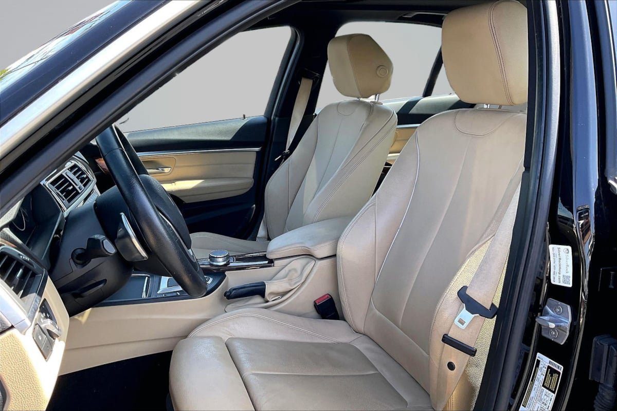 Used 2018 BMW 330e w/ Convenience Package RWD image 25