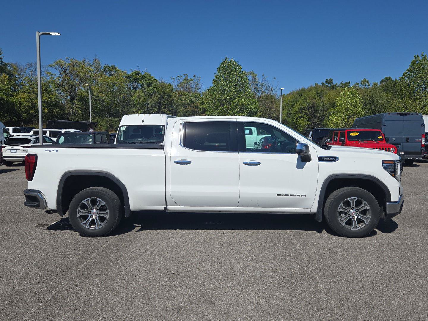 Used 2023 GMC Sierra 1500 SLT w/ SLT Convenience Package AWD/4WD image 8