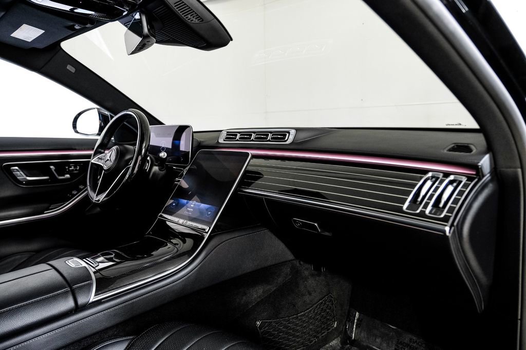 Used 2022 Mercedes-Benz S 580 4MATIC Sedan w/ AMG Line Package image 10