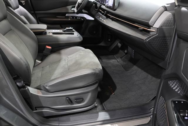 Certified 2023 Nissan Ariya FWD image 17
