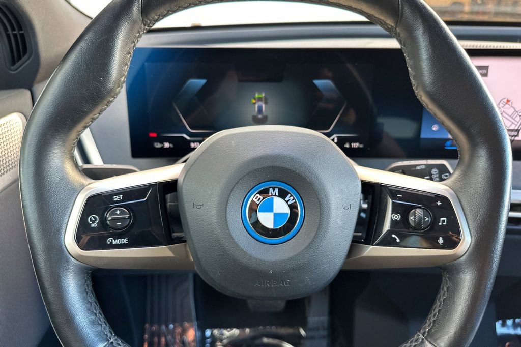 Used 2023 BMW iX xDrive50 w/ Premium Package image 27