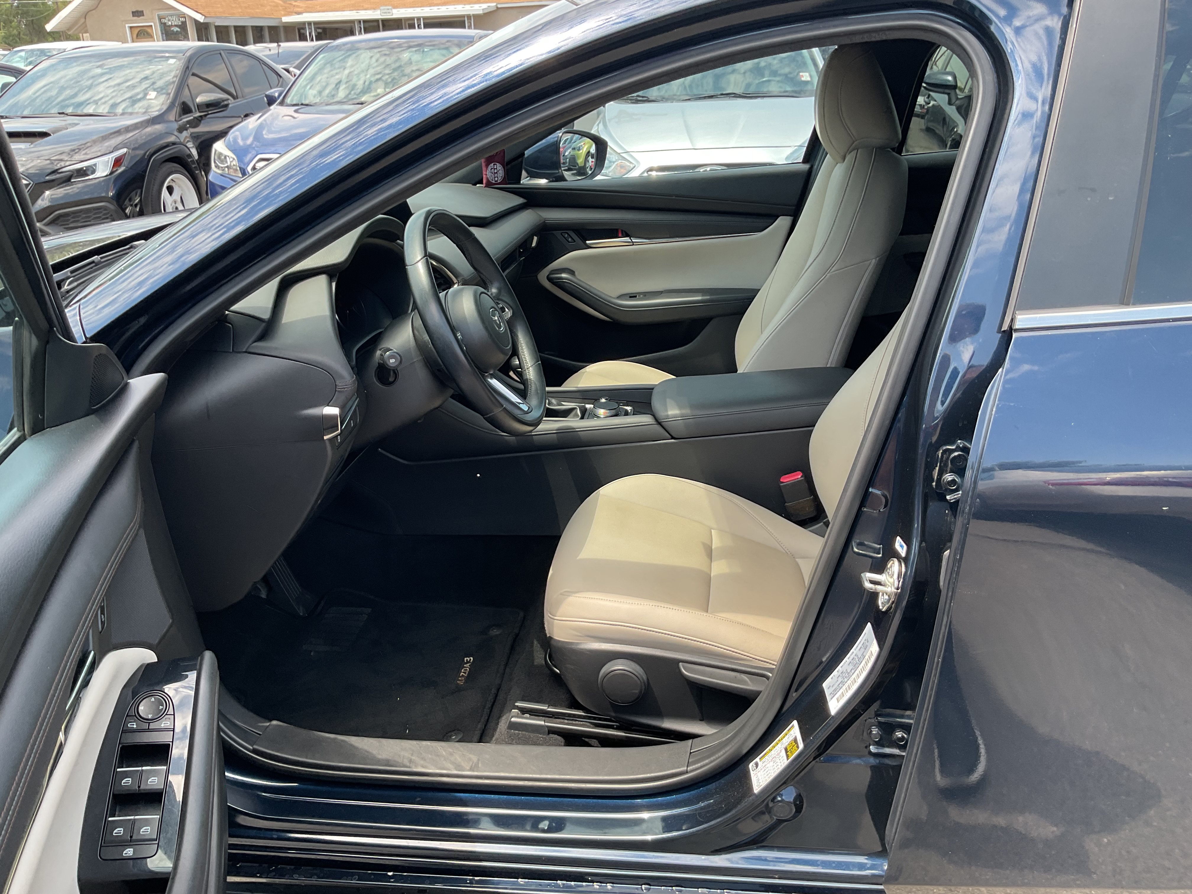 Used 2019 MAZDA MAZDA3 Hatchback FWD image 9