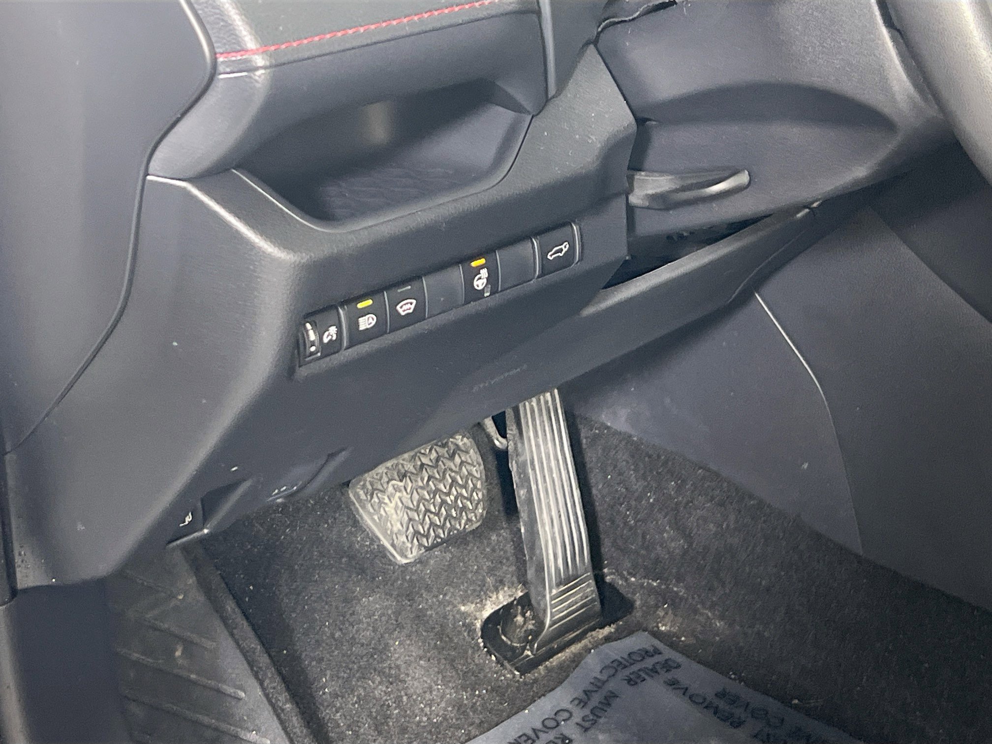 Used 2023 Toyota RAV4 SE w/ Weather & Moonroof Package image 10