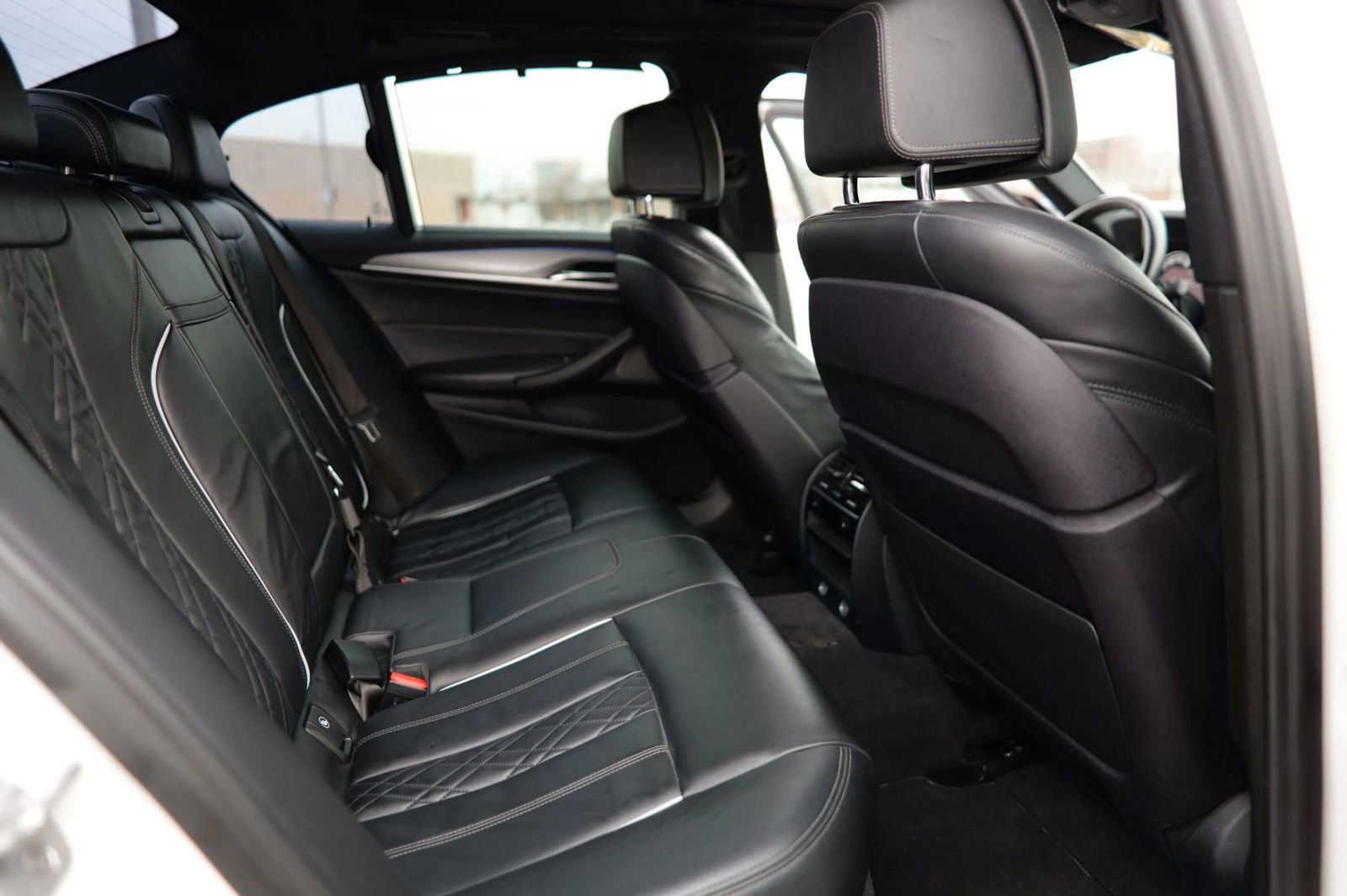 Used 2018 BMW M550i xDrive image 29