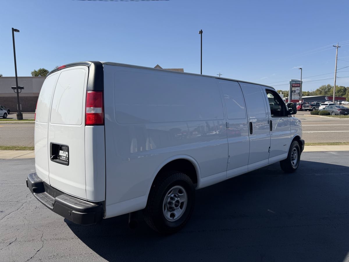 Used 2019 GMC Savana 2500 Extended RWD image 5