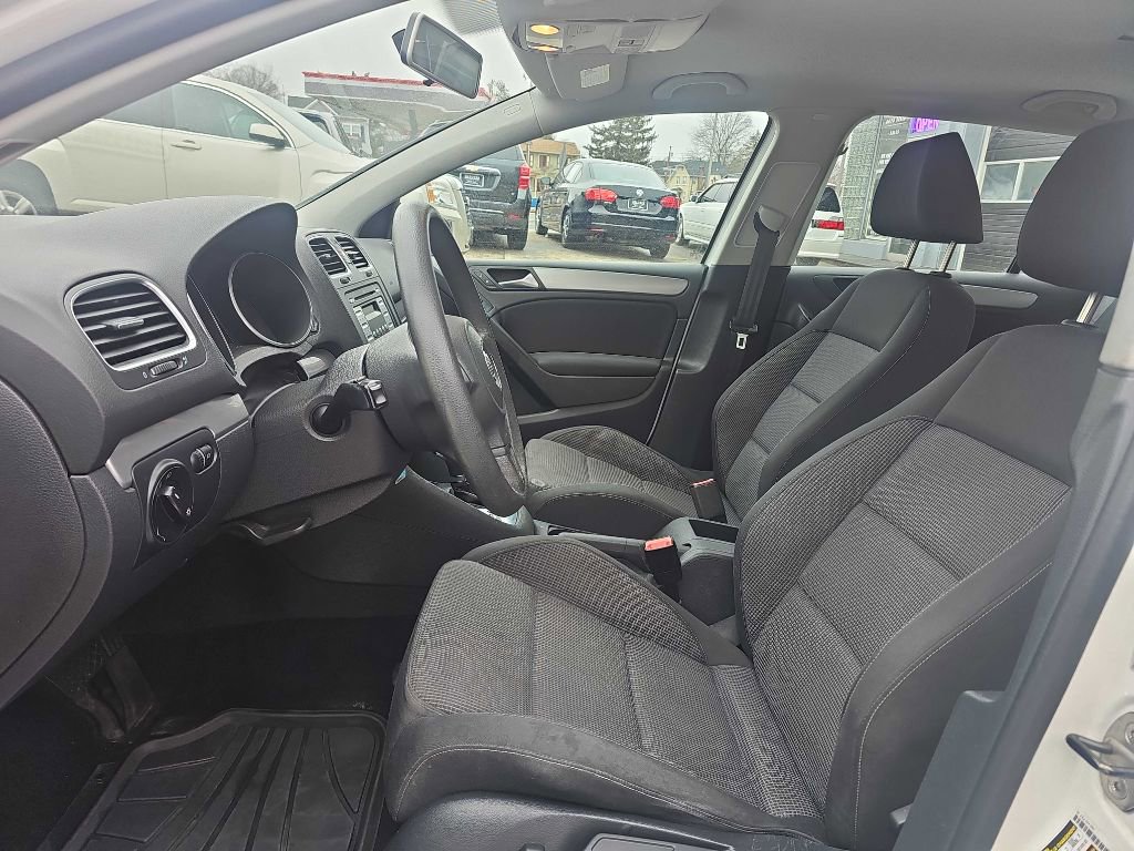 Used 2010 Volkswagen Golf 4-Door image 10