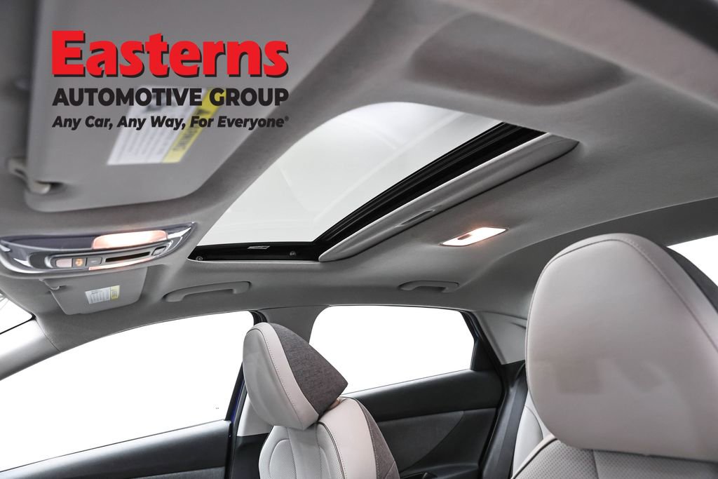 Used 2023 Hyundai Elantra Limited w/ Preferred Accessory Package image 36