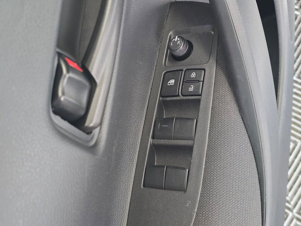 Used 2025 Toyota Corolla LE FWD image 20