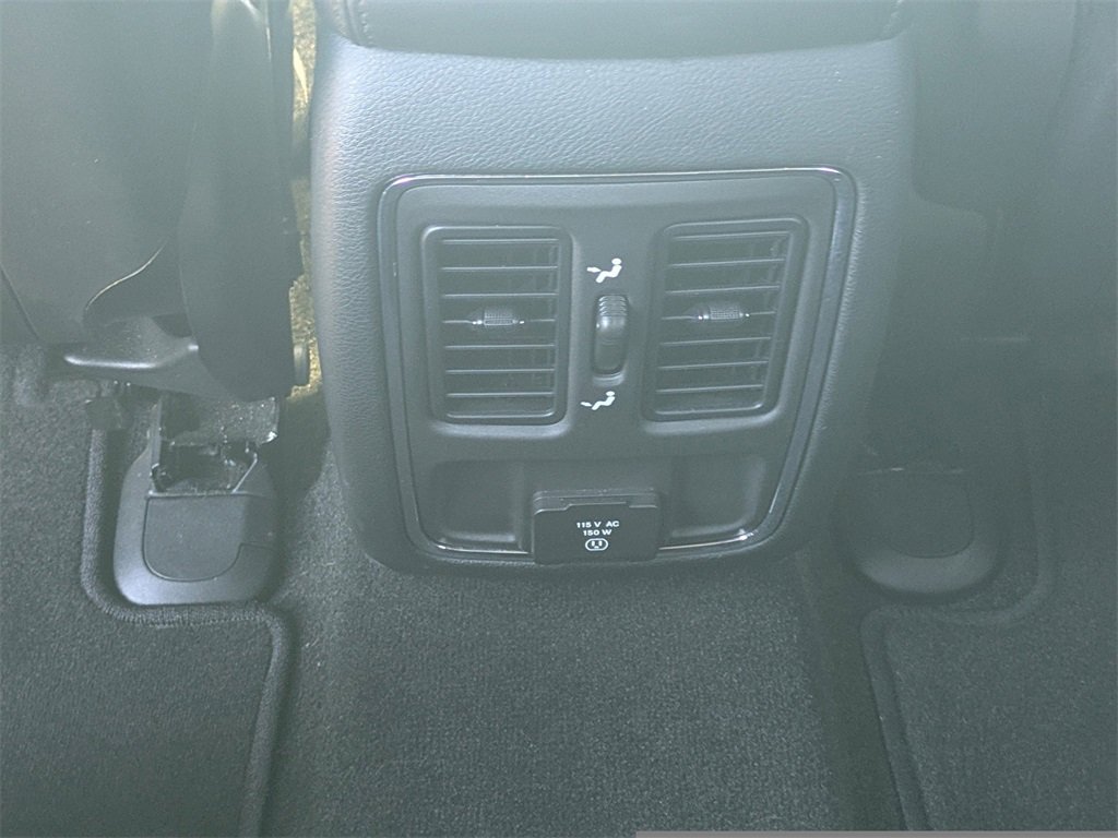 Used 2022 Jeep Grand Cherokee Laredo X image 16