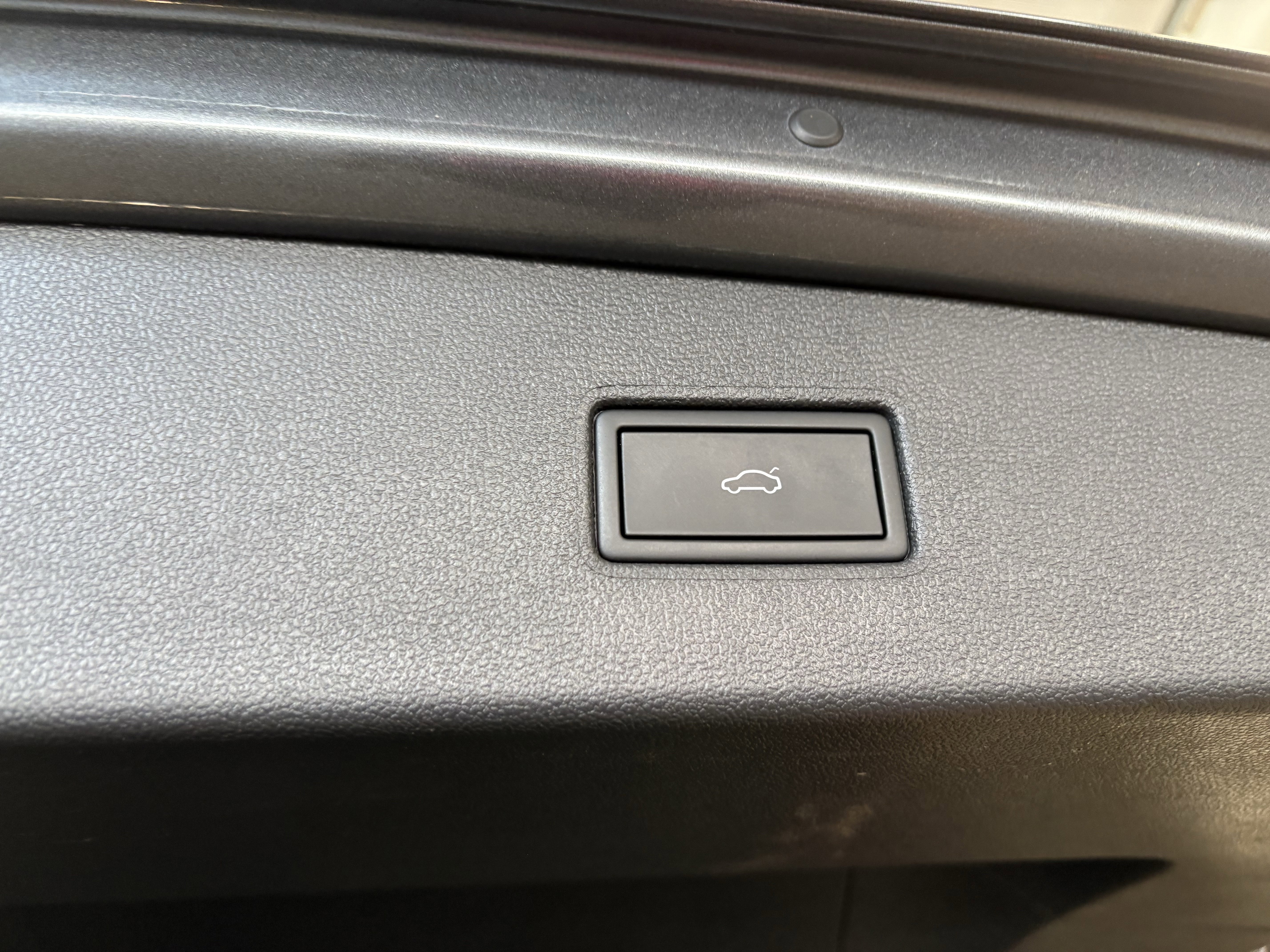 Used 2024 Volkswagen Tiguan Wolfsburg Edition FWD image 31