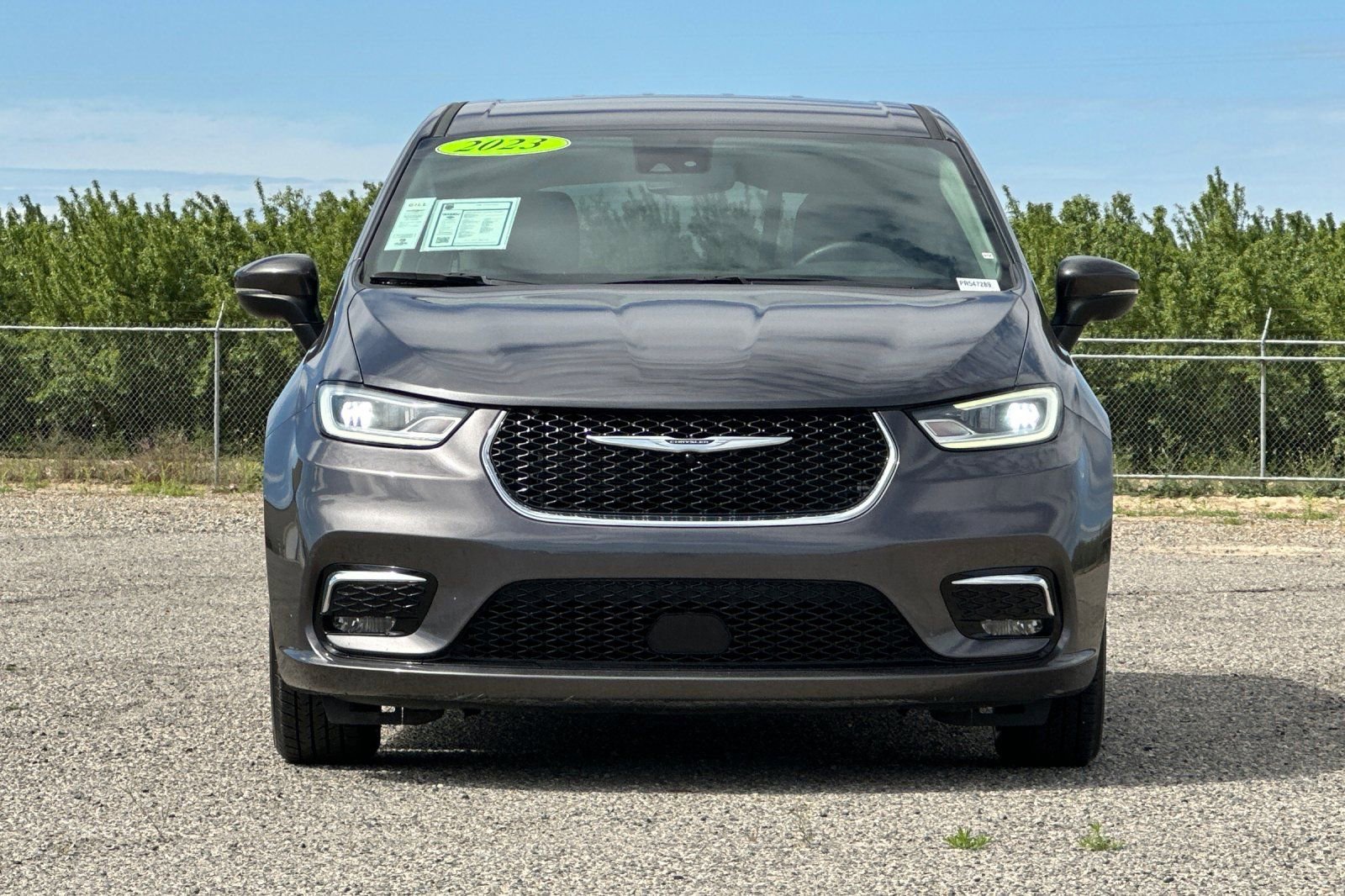 Used 2023 Chrysler Pacifica Touring-L FWD image 9