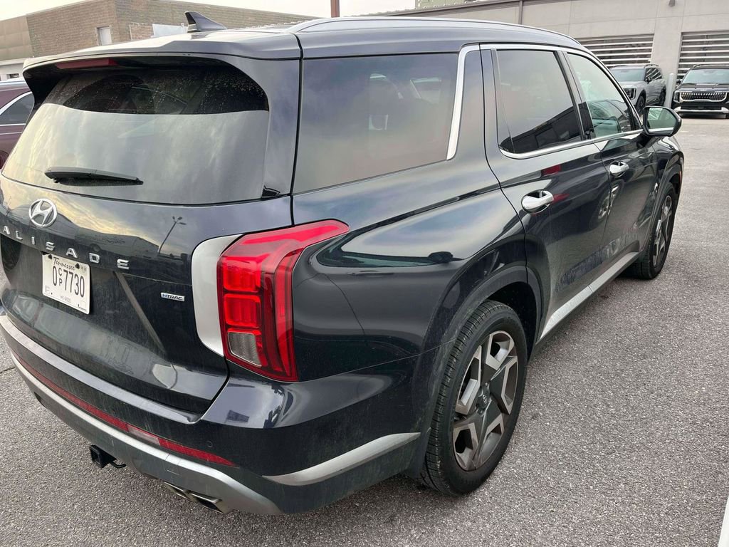 Used 2024 Hyundai Palisade SEL w/ Premium Package image 2