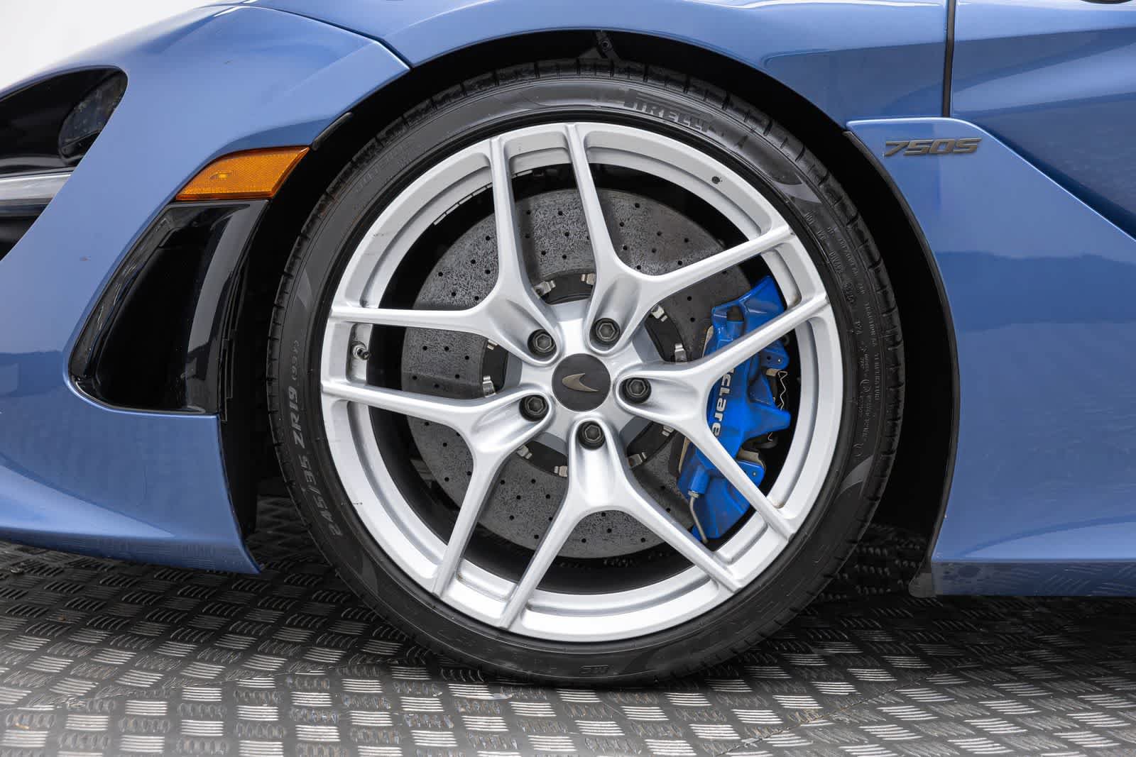 Used 2026 McLaren 750S Spider RWD image 8