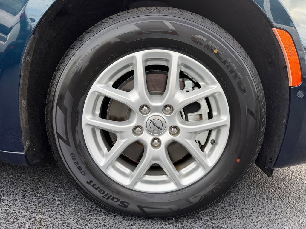 Used 2021 Chrysler Pacifica Touring-L w/ Uconnect Theater Family Group FWD image 29