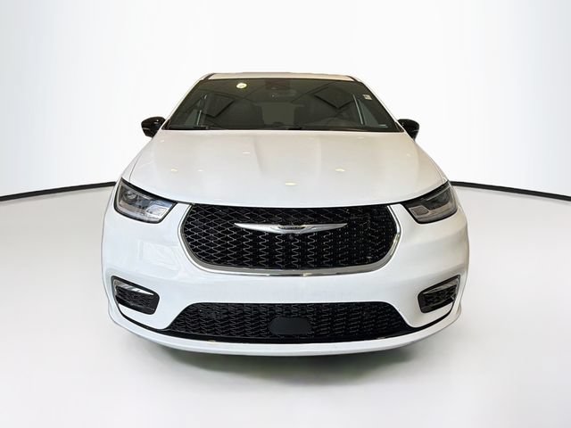 Used 2026 Chrysler Pacifica Select FWD image 2