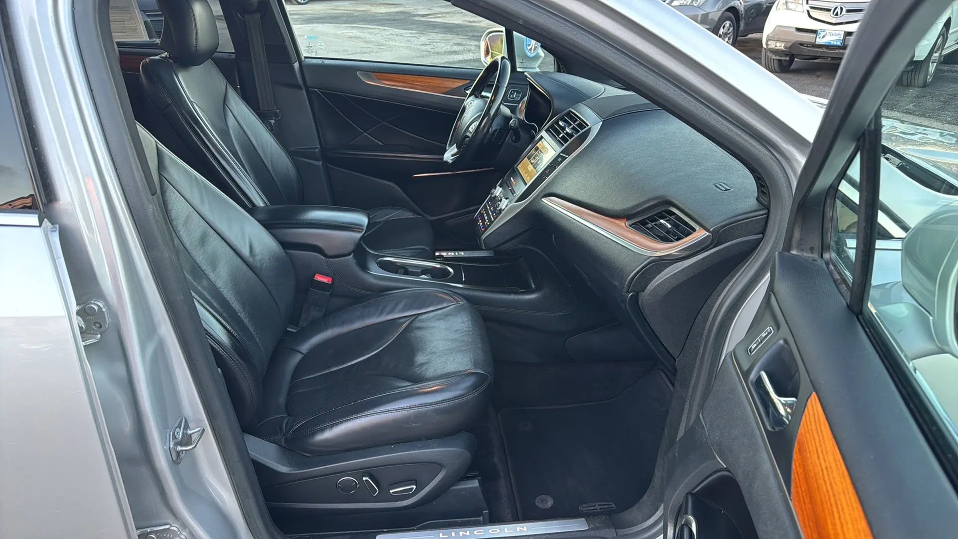 Used 2017 Lincoln MKC Reserve image 16