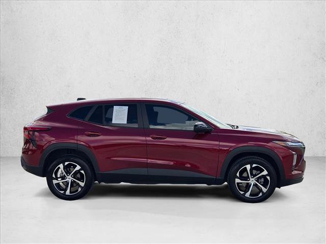 Used 2025 Chevrolet Trax RS w/ Sunroof Package FWD image 4