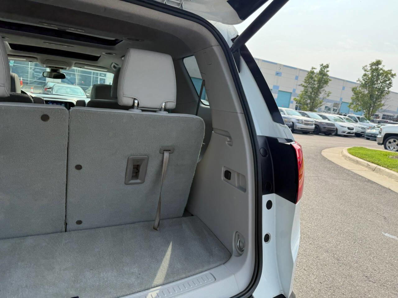 Used 2018 GMC Acadia SLT w/ LPO, Cargo Package image 38