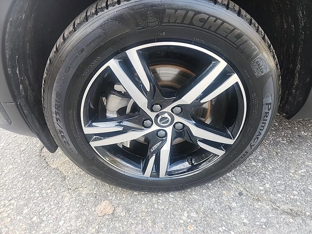 Certified 2025 Volvo XC40 B5 Core AWD/4WD image 9